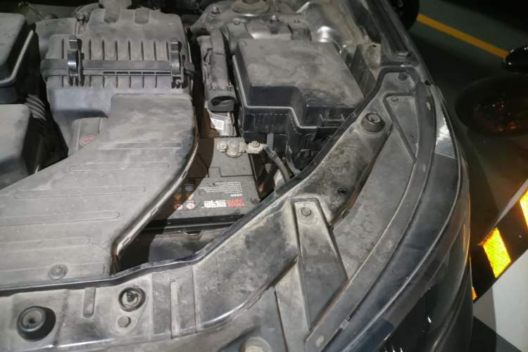 Used Kia Sorento 2012 2.4L Gasoline Comfort Edition Engine Bay Left