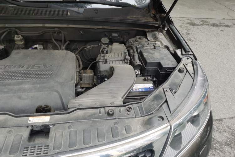 Used Kia Sorento 2012 2.2T Diesel Supreme Edition Engine Bay Left