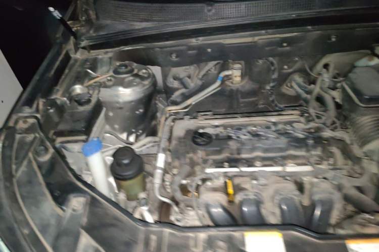 Used Kia Sorento 2012 2.4L Gasoline Luxury Edition Engine Bay Right