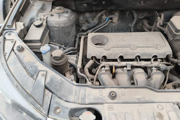 Used Kia Sorento 2012 2.4L Gasoline Comfort Edition Engine Bay Right