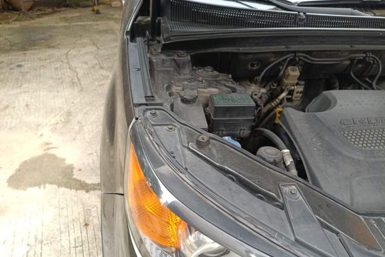 Used Kia Sorento 2012 2.2T Diesel Luxury Edition Engine Bay Right