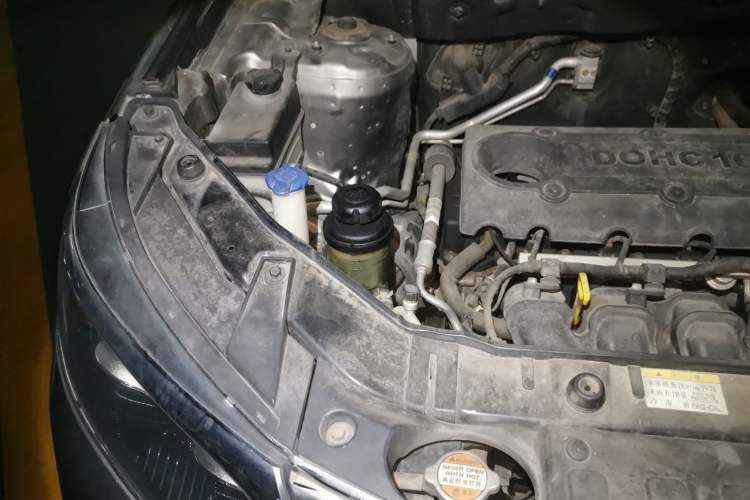 Used Kia Sorento 2012 2.4L Gasoline Comfort Edition Engine Bay Right