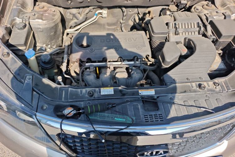 Used Kia Sorento 2012 2.4L Gasoline Luxury Edition Engine Bay