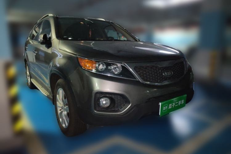 Used Kia Sorento 2012 2.4L Gasoline Luxury Edition Front Right 45 Deg