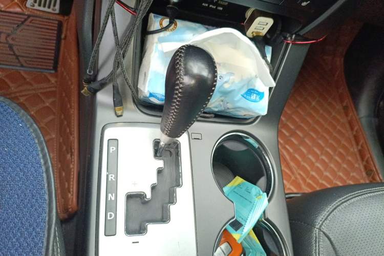 Used Kia Sorento 2012 2.2T Diesel Luxury Edition Gear Lever