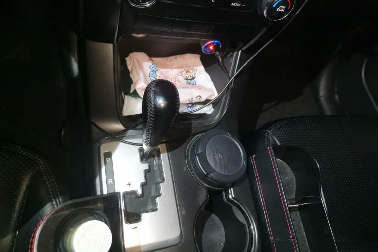 Used Kia Sorento 2012 2.4L Gasoline Comfort Edition Gear Lever