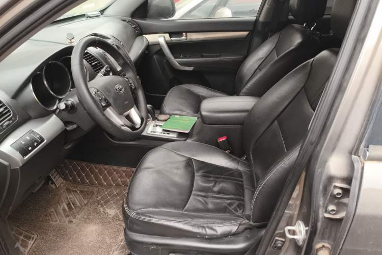 Used Kia Sorento 2012 2.4L Gasoline Comfort Edition Left Front Seat