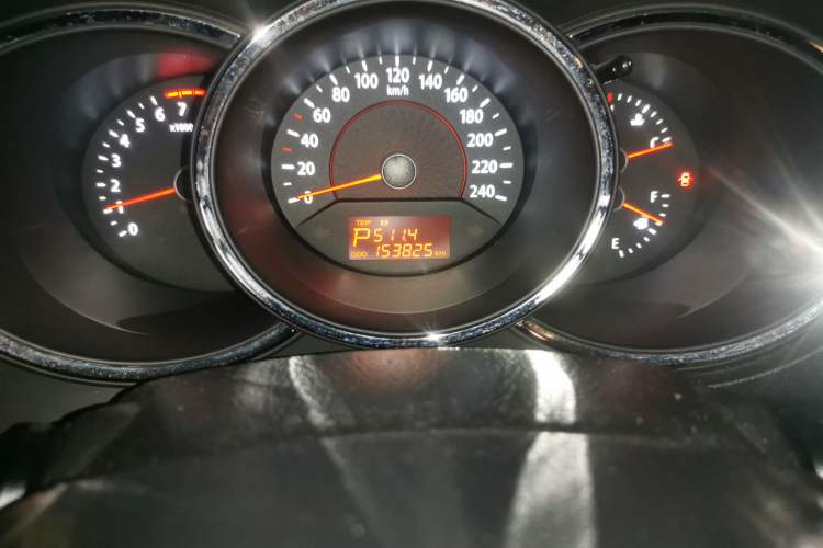 Used Kia Sorento 2012 2.4L Gasoline Comfort Edition Odometer Close Up