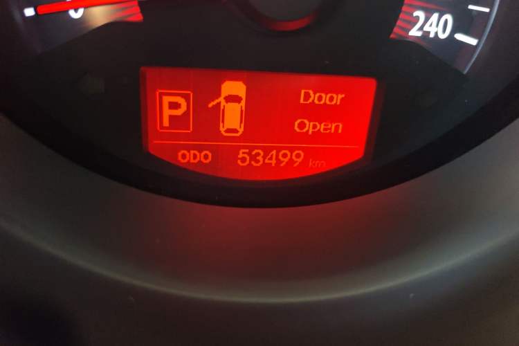 Used Kia Sorento 2012 2.4L Gasoline Luxury Edition Odometer Close Up