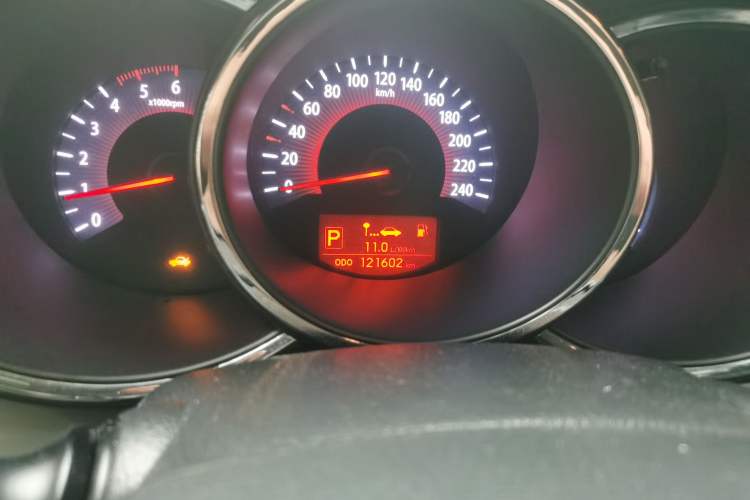 Used Kia Sorento 2012 2.2T Diesel Supreme Edition Odometer Close Up