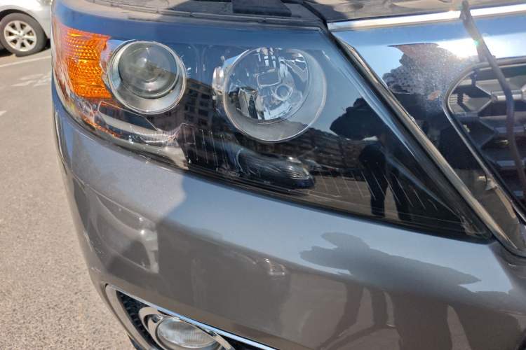 Used Kia Sorento 2012 2.4L Gasoline Luxury Edition Right Front Headlight