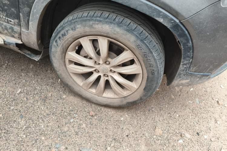Used Kia Sorento 2012 2.4L Gasoline Comfort Edition Right Front Wheel Hub