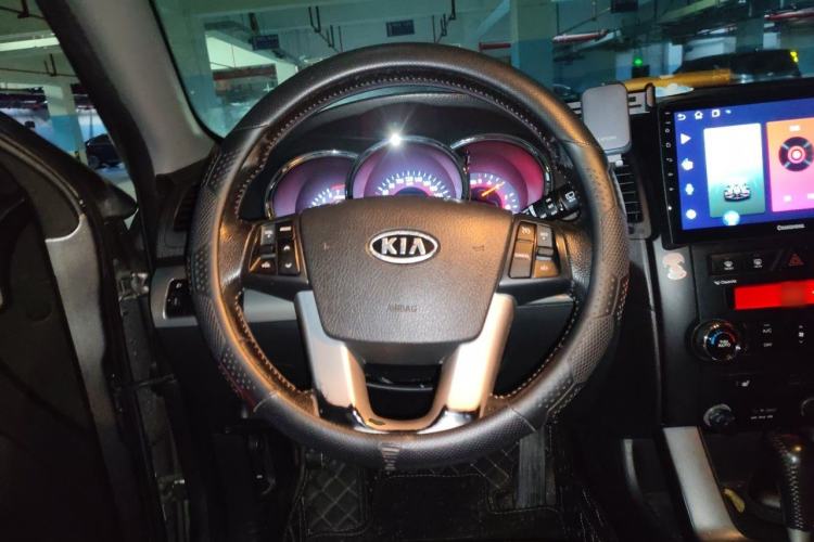Used Kia Sorento 2012 2.4L Gasoline Luxury Edition Steering Wheel