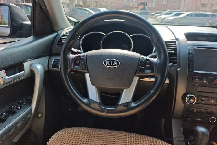 Used Kia Sorento 2012 2.4L Gasoline Luxury Edition Steering Wheel
