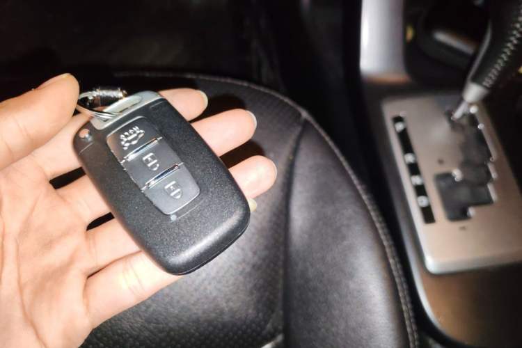 Used Kia Sorento 2012 2.4L Gasoline Luxury Edition Vehicle Key