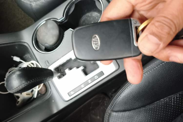 Used Kia Sorento 2012 2.4L Gasoline Comfort Edition Vehicle Key