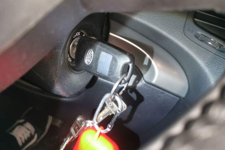 Used Kia Sorento 2012 2.4L Gasoline Comfort Edition Vehicle Key
