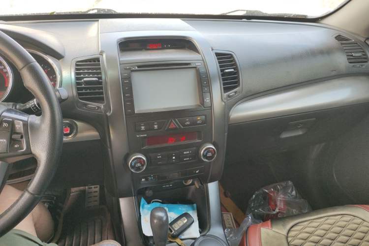 Used Kia Sorento 2012 2.4L Gasoline Supreme Edition Audio And AC Panel