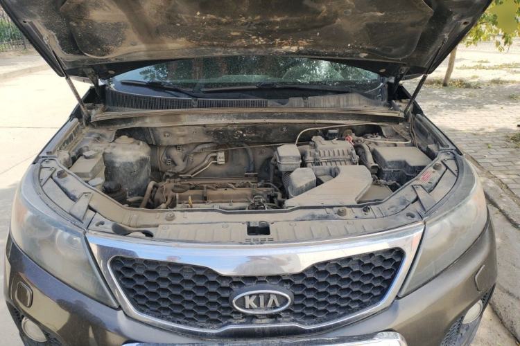 Used Kia Sorento 2012 2.4L Gasoline Supreme Edition Engine Bay