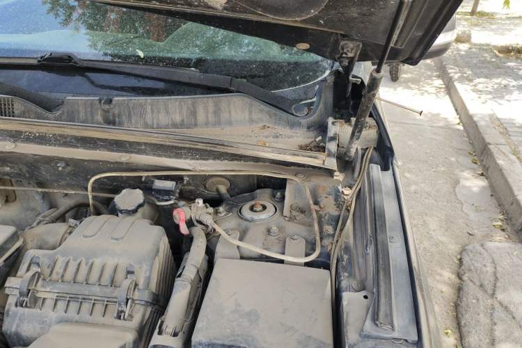 Used Kia Sorento 2012 2.4L Gasoline Supreme Edition Engine Bay Left