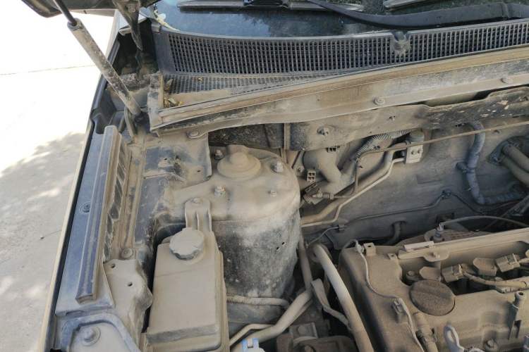 Used Kia Sorento 2012 2.4L Gasoline Supreme Edition Engine Bay Right