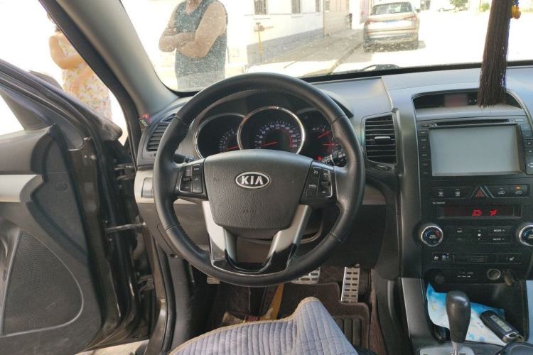 Used Kia Sorento 2012 2.4L Gasoline Supreme Edition Steering Wheel