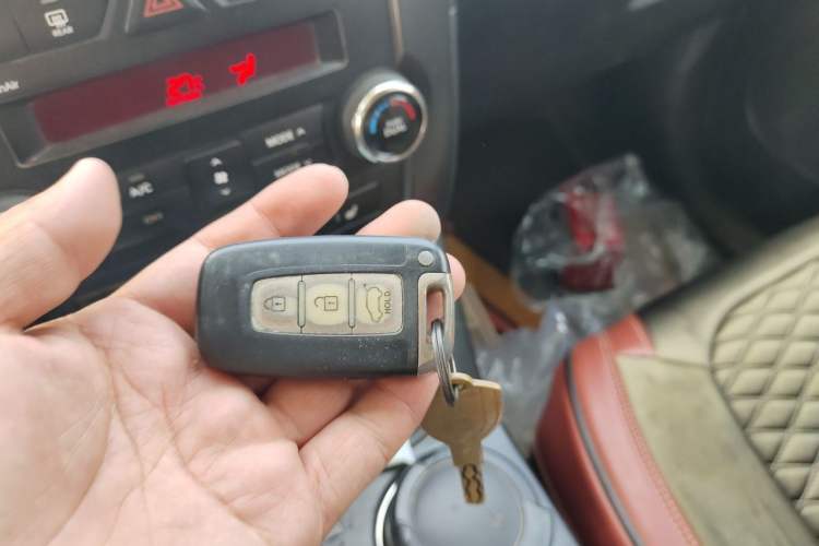 Used Kia Sorento 2012 2.4L Gasoline Supreme Edition Vehicle Key