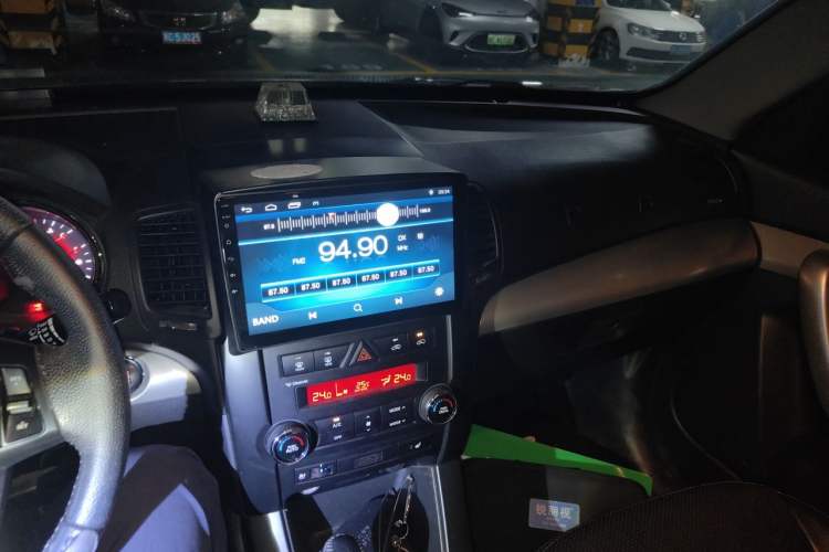 Used Kia Sorento 2012 2.4L Gasoline Supreme Edition Audio And AC Panel