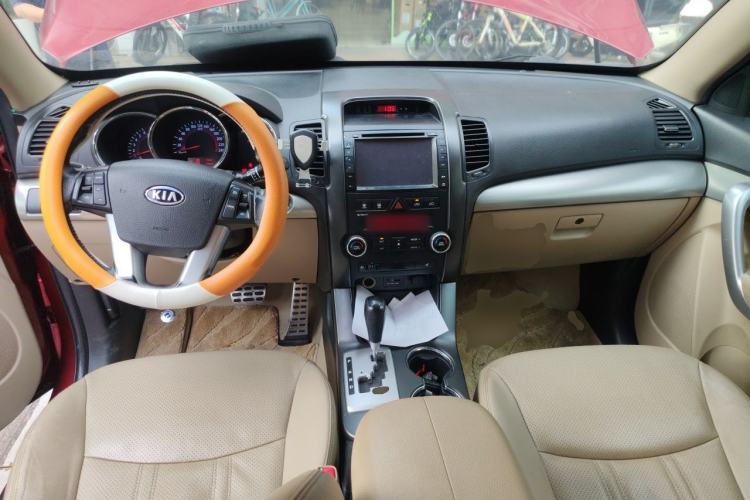 Used Kia Sorento 2012 2.4L Gasoline Supreme Edition Center Console
