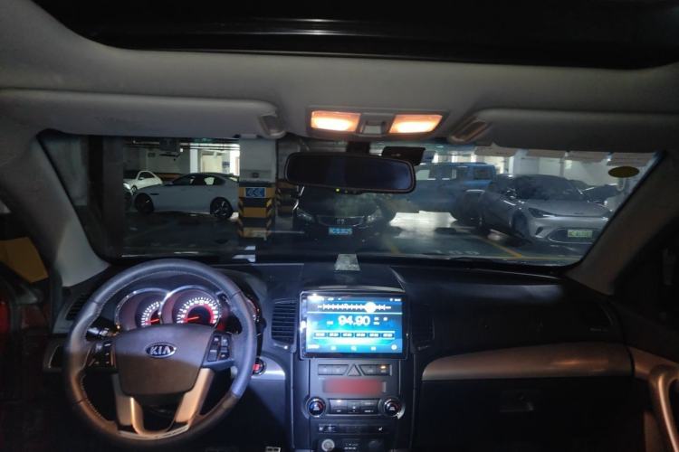 Used Kia Sorento 2012 2.4L Gasoline Supreme Edition Center Console