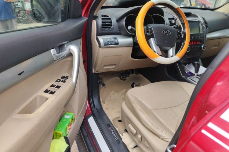 Used Kia Sorento 2012 2.4L Gasoline Supreme Edition Driver Seat