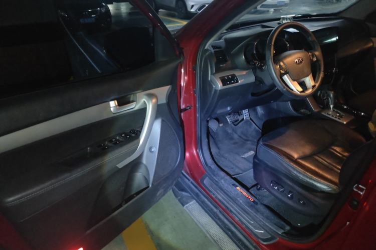 Used Kia Sorento 2012 2.4L Gasoline Supreme Edition Driver Seat