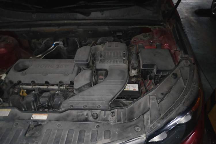 Used Kia Sorento 2012 2.4L Gasoline Supreme Edition Engine Bay Left