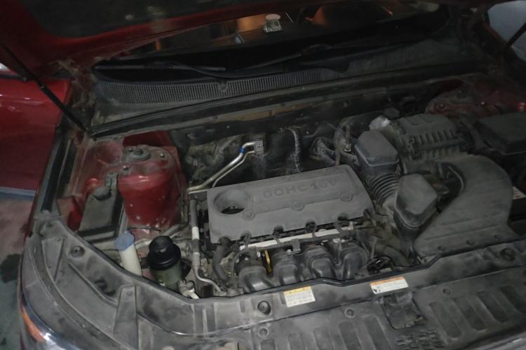 Used Kia Sorento 2012 2.4L Gasoline Supreme Edition Engine Bay Right