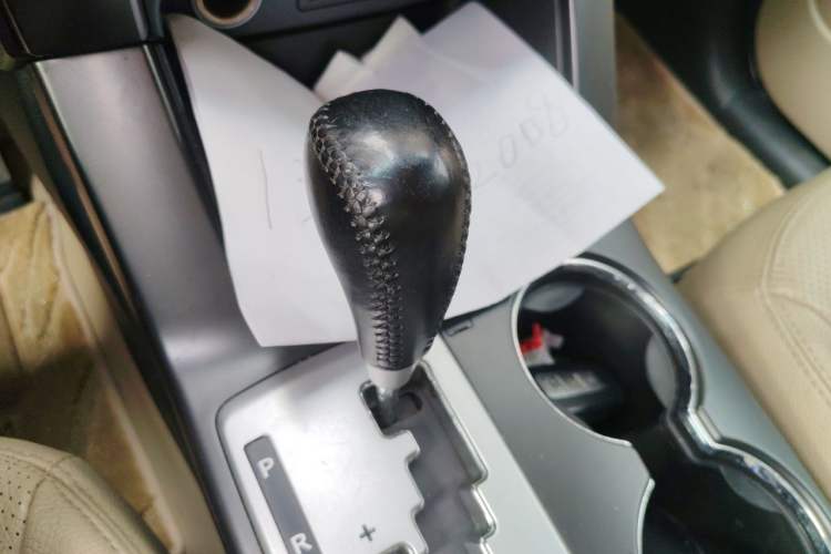 Used Kia Sorento 2012 2.4L Gasoline Supreme Edition Gear Lever