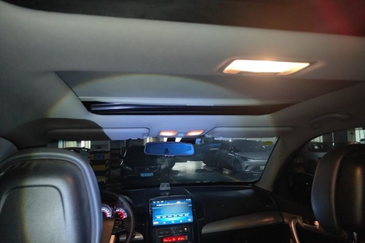 Used Kia Sorento 2012 2.4L Gasoline Supreme Edition Headliner
