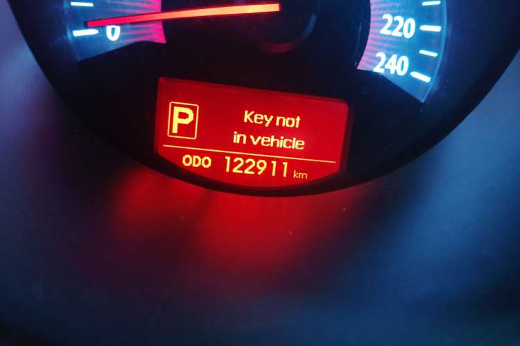 Used Kia Sorento 2012 2.4L Gasoline Luxury Edition Odometer Close Up