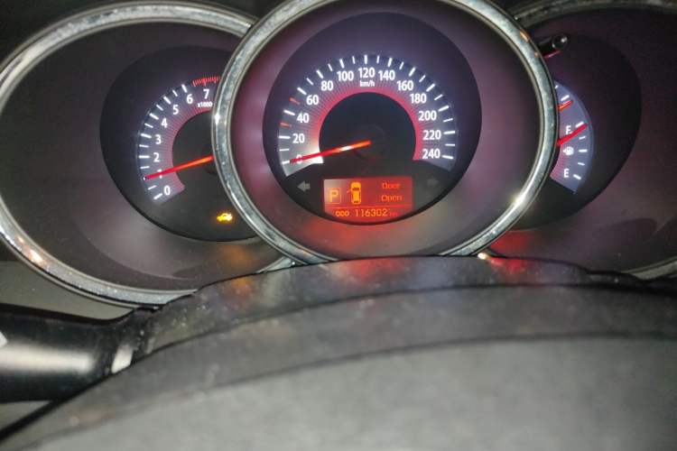 Used Kia Sorento 2012 2.4L Gasoline Supreme Edition Odometer Close Up