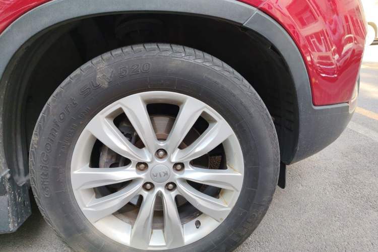 Used Kia Sorento 2012 2.4L Gasoline Luxury Edition Right Front Wheel Hub
