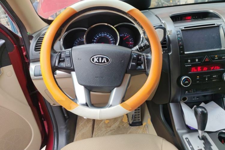 Used Kia Sorento 2012 2.4L Gasoline Supreme Edition Steering Wheel