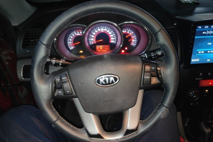 Used Kia Sorento 2012 2.4L Gasoline Supreme Edition Steering Wheel