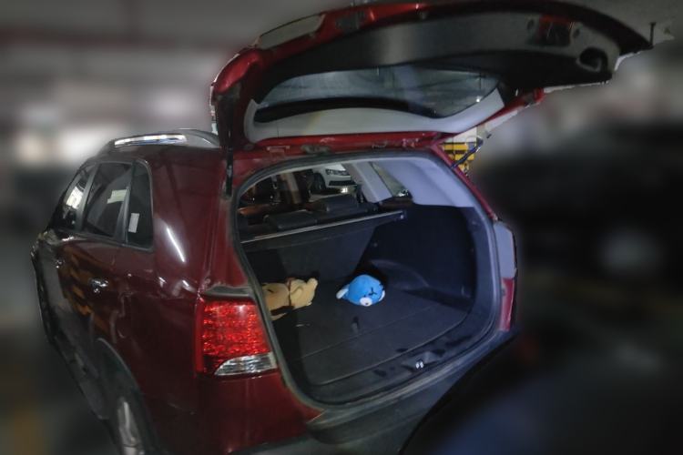 Used Kia Sorento 2012 2.4L Gasoline Supreme Edition Trunk