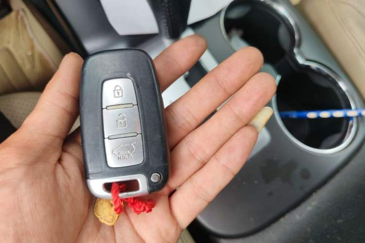 Used Kia Sorento 2012 2.4L Gasoline Supreme Edition Vehicle Key