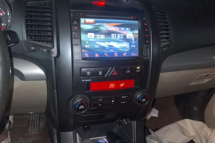 Used Kia Sorento 2012 2.4L Gasoline Comfort Edition Audio And AC Panel