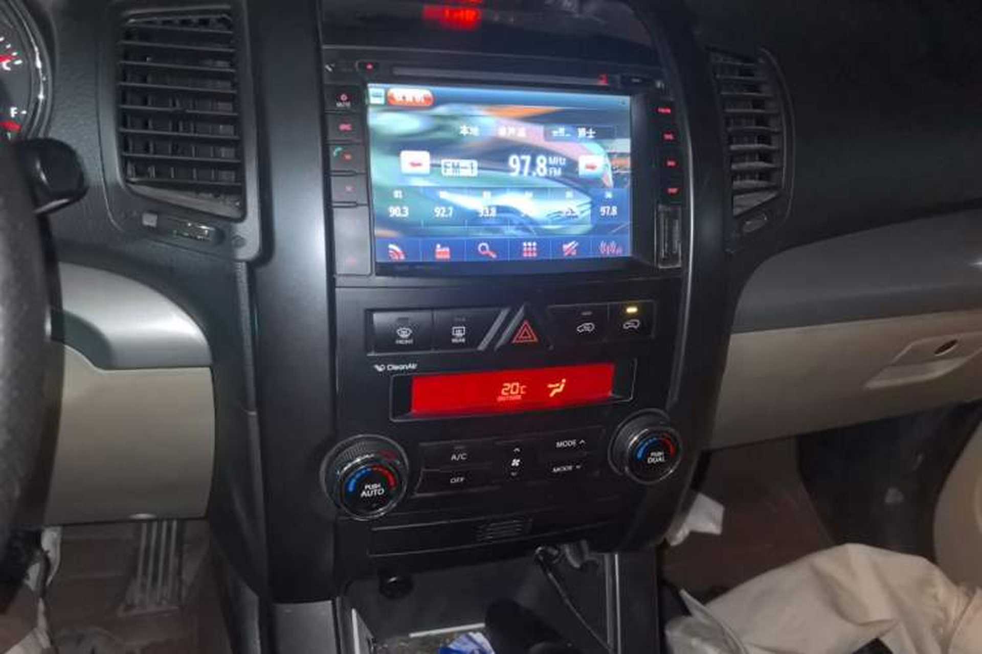 Used Kia Sorento 2012 2.4L Gasoline Comfort Edition Audio And AC Panel
