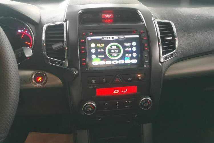 Used Kia Sorento 2012 2.4L Gasoline Luxury Edition Audio And AC Panel