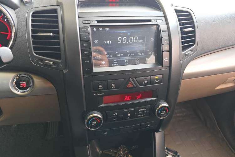 Used Kia Sorento 2012 2.2T Diesel Luxury Edition Audio And AC Panel