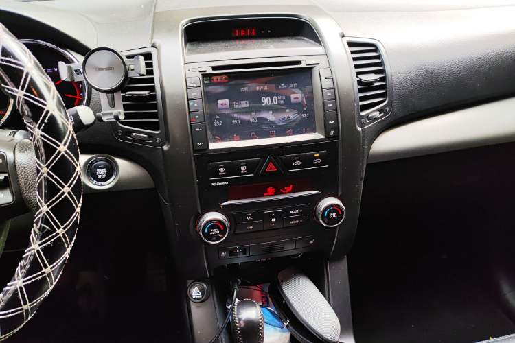 Used Kia Sorento 2012 2.4L Gasoline Supreme Edition Audio And AC Panel