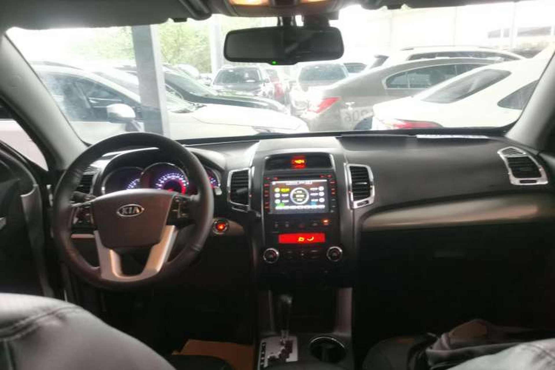Used Kia Sorento 2012 2.4L Gasoline Luxury Edition Center Console
