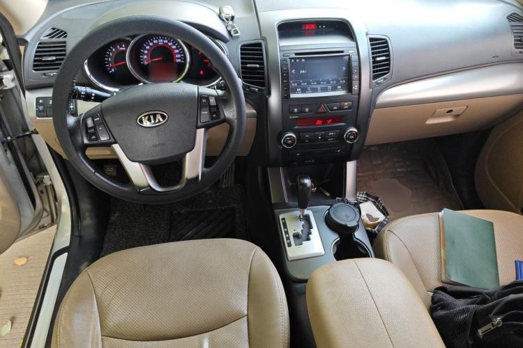 Used Kia Sorento 2012 2.2T Diesel Luxury Edition Center Console